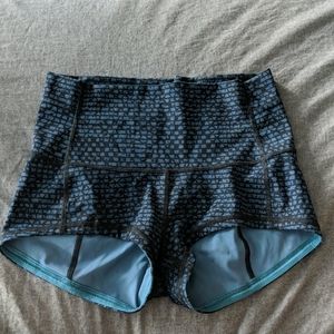 Lululemon Wunder Short 2" (Full-On Luxtreme)